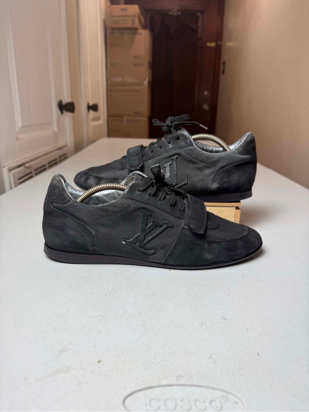 Damage 8 LV / US 9 Louis Vuitton Stardust Low Top Black Trainers unglued no inso